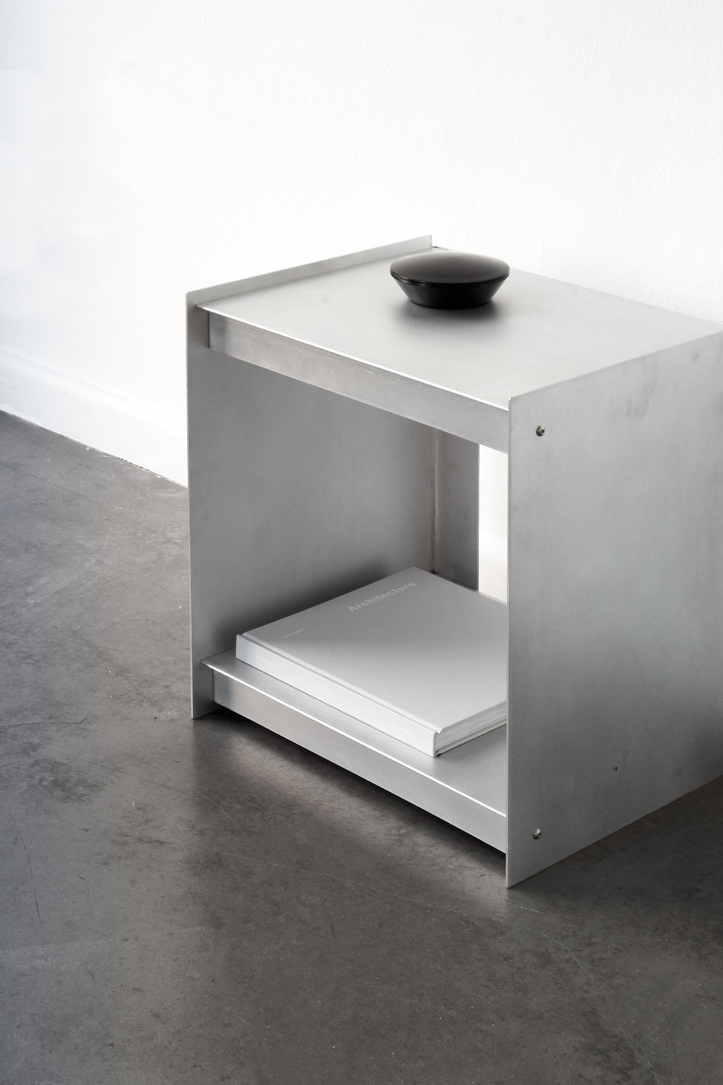 PLIÉ side table