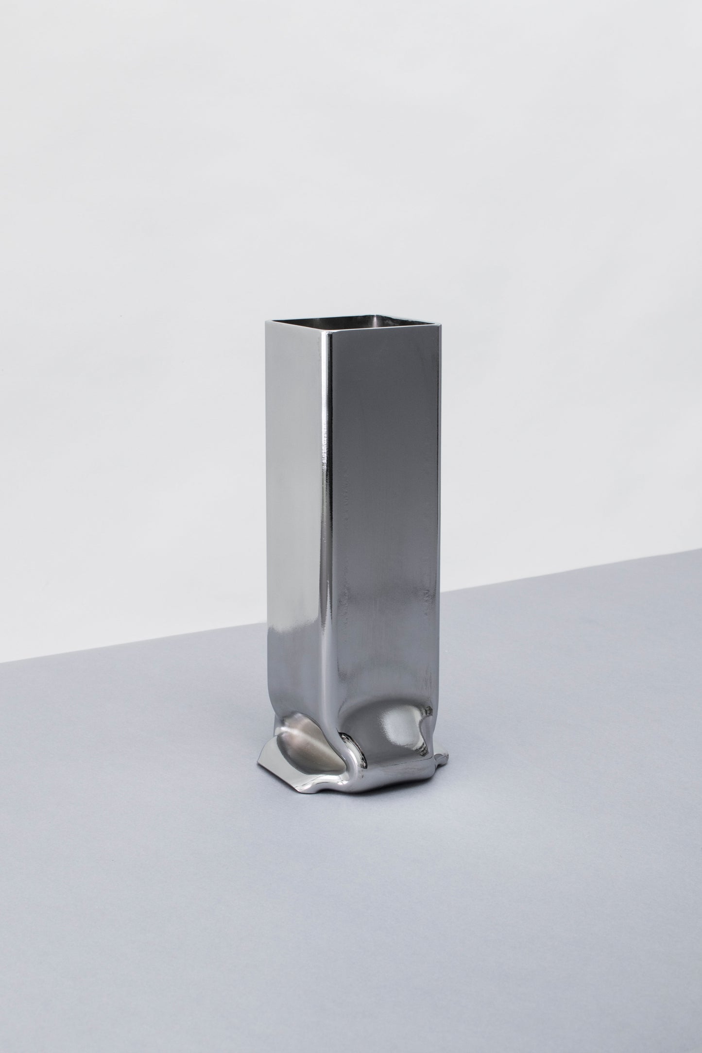 PRESSURE vases | chrome