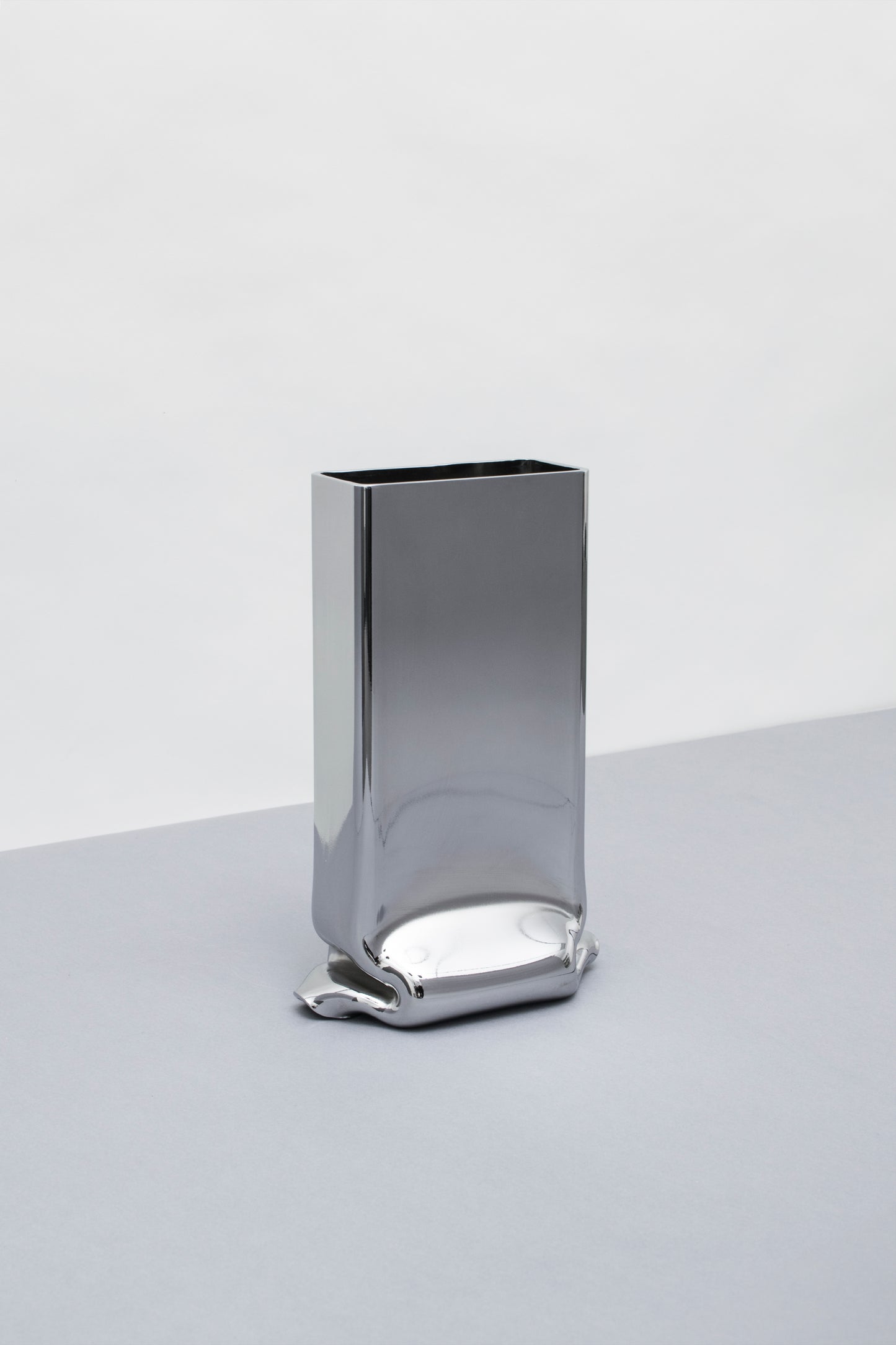 PRESSURE vases | chrome