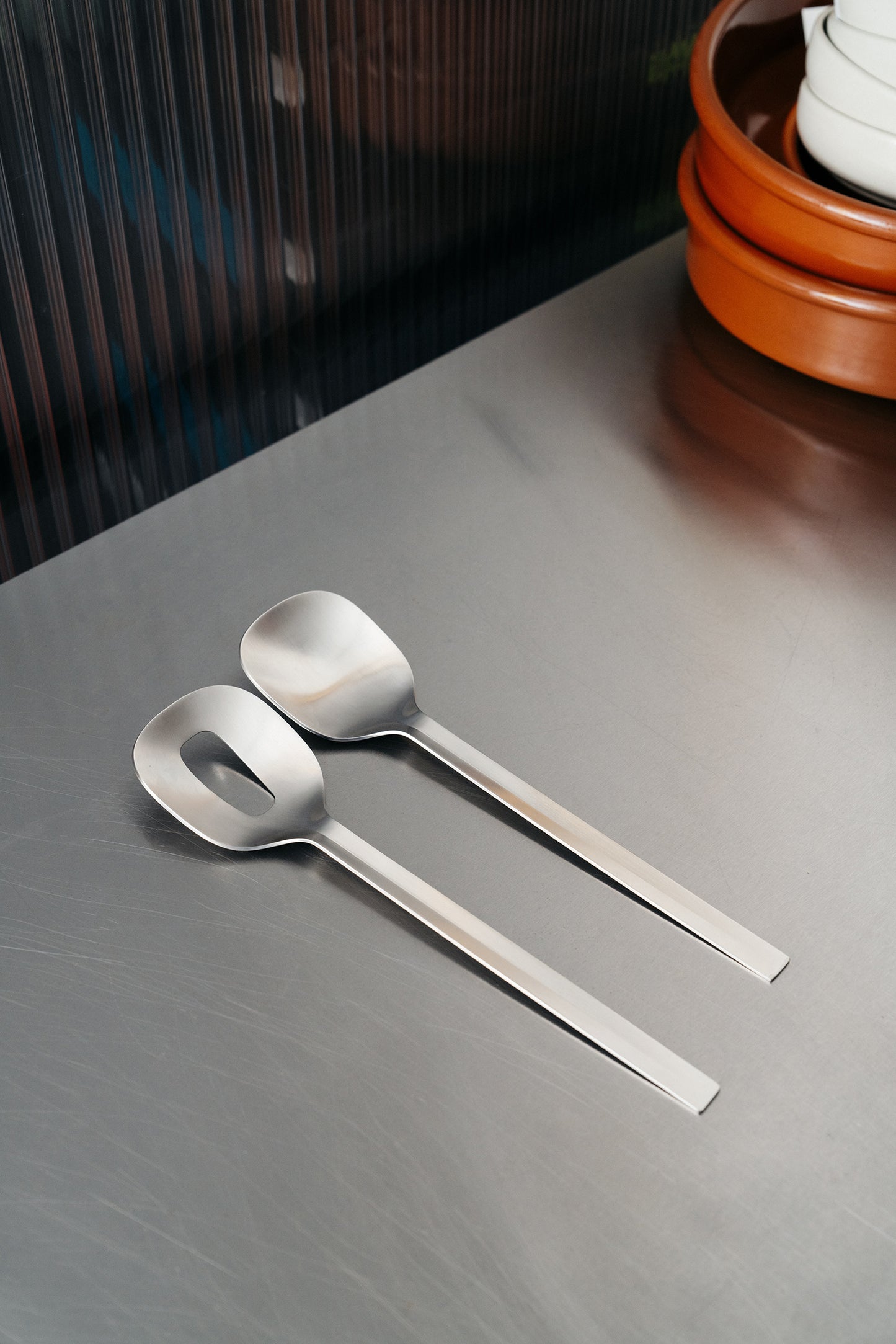 MONO V | salad servers